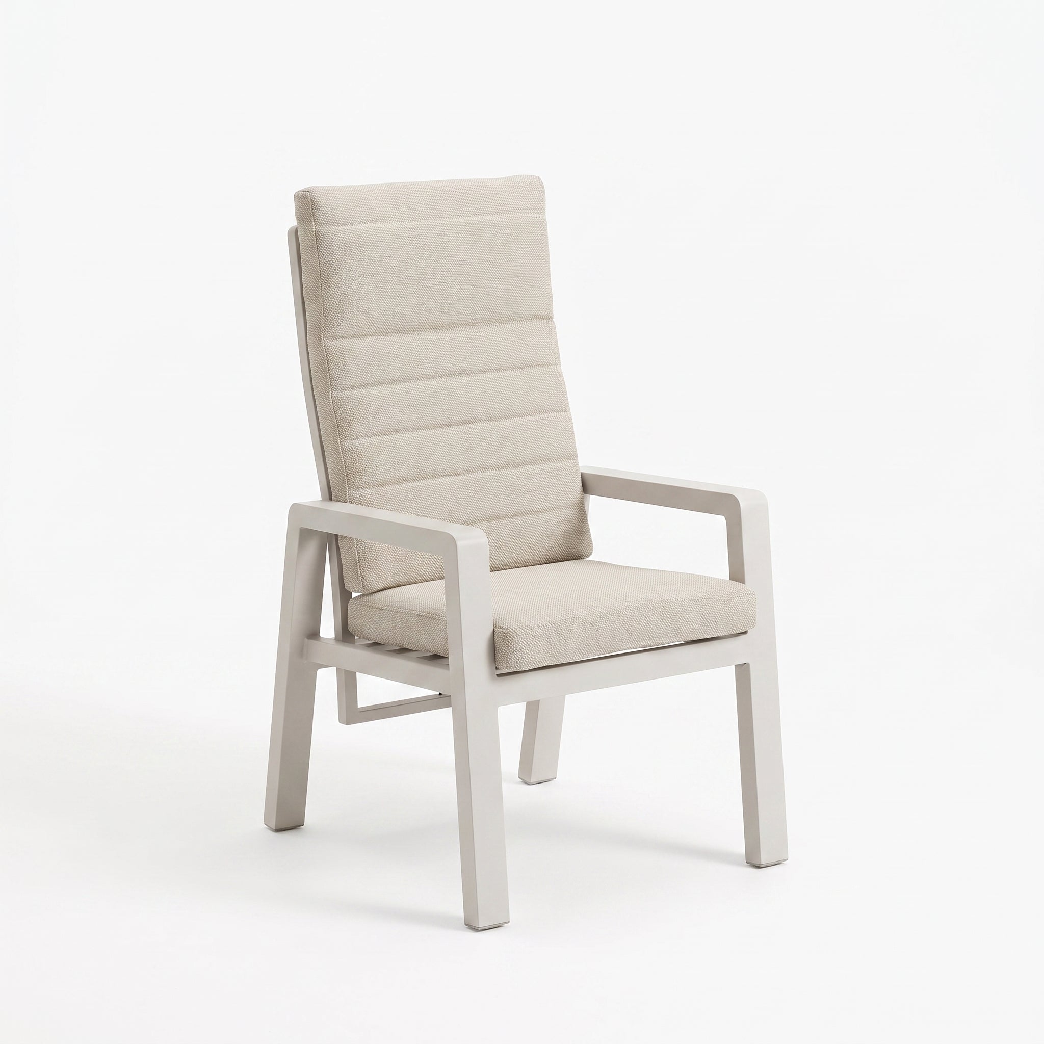 Sandro Verstelbare Tuinstoel | Dining - Beige in einem stimmungsvollen Garten - Outnest Gartenmöbel