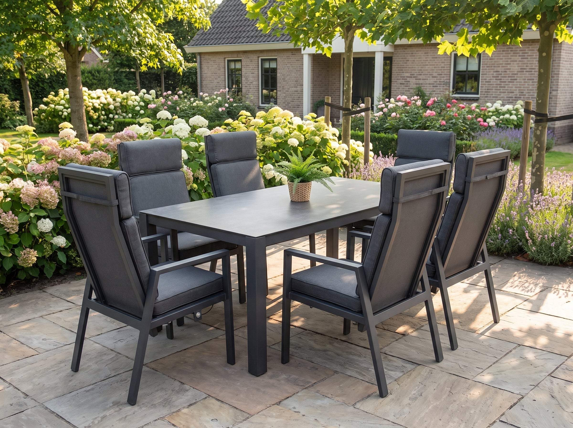 Veneto-Birmingham Verstelbare Tuinset 6 Personen - Keramisch blad / Dark Grey in einem stimmungsvollen Garten - Outnest