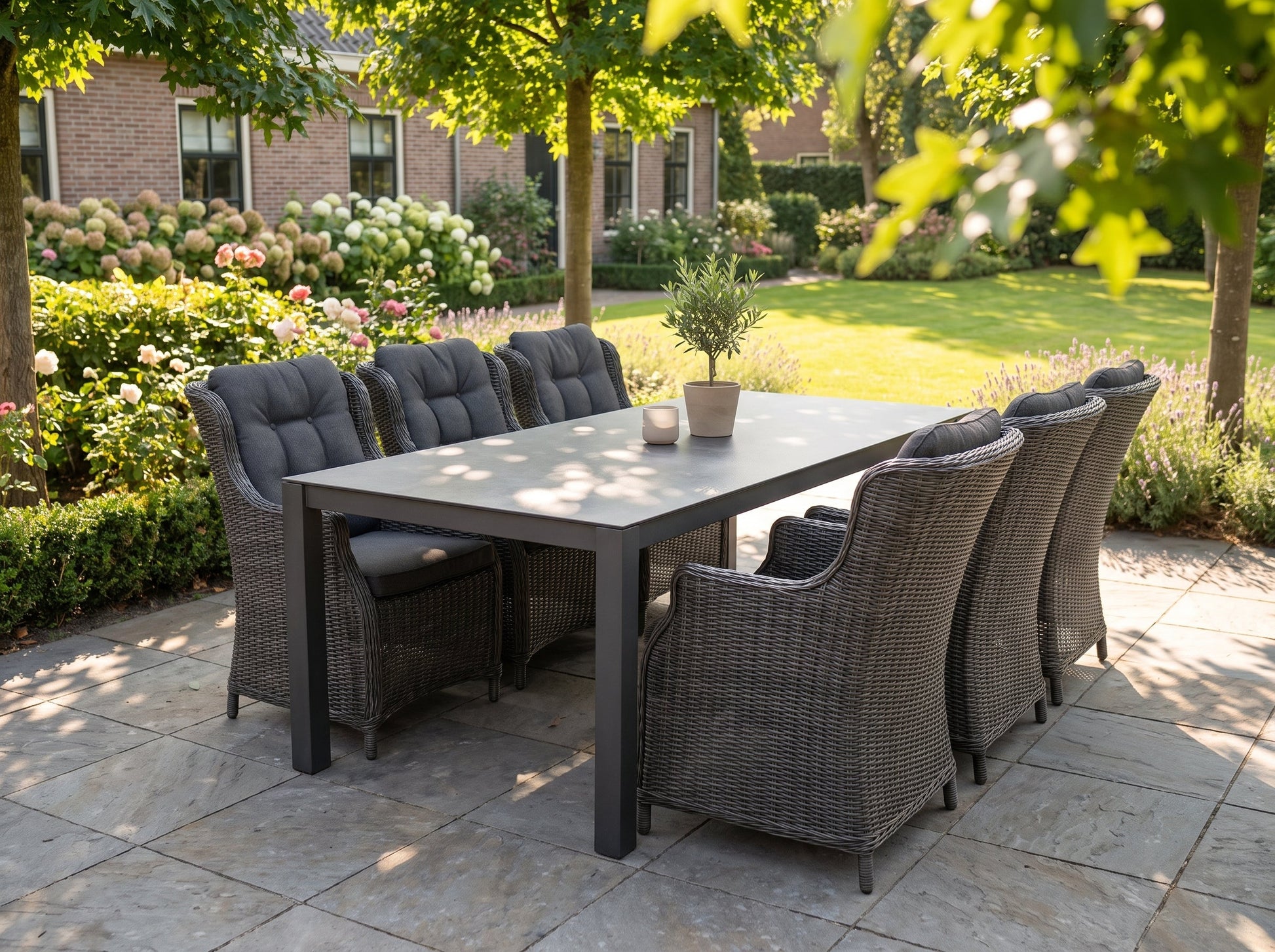 Veneto-Darwin Tuinset 6 Personen - Keramisch blad / Rock Grey in einem stimmungsvollen Garten - Outnest Gartenmöbel