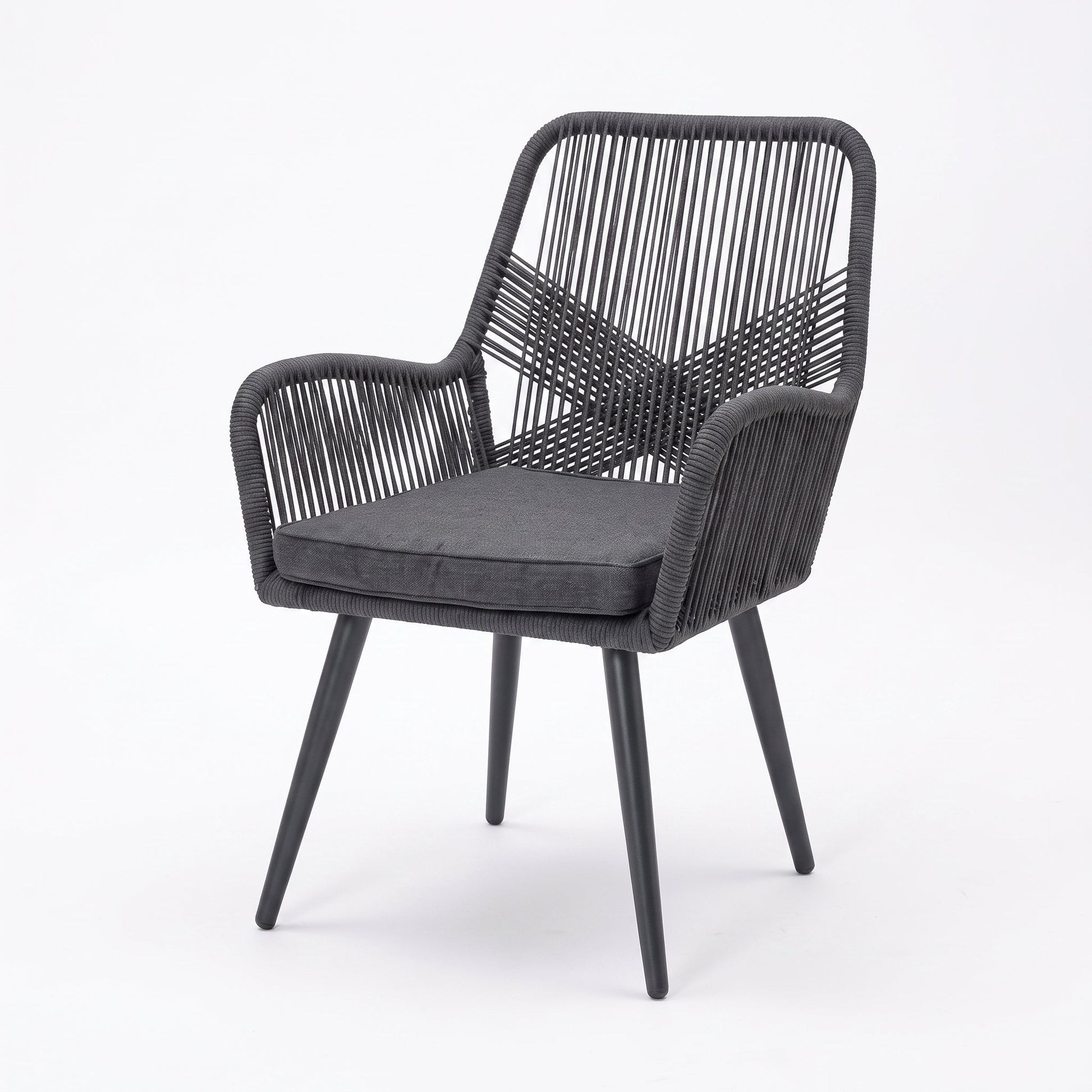 Villenova Tuinstoel | Dining - Anthracite in einem stimmungsvollen Garten - Outnest Gartenmöbel