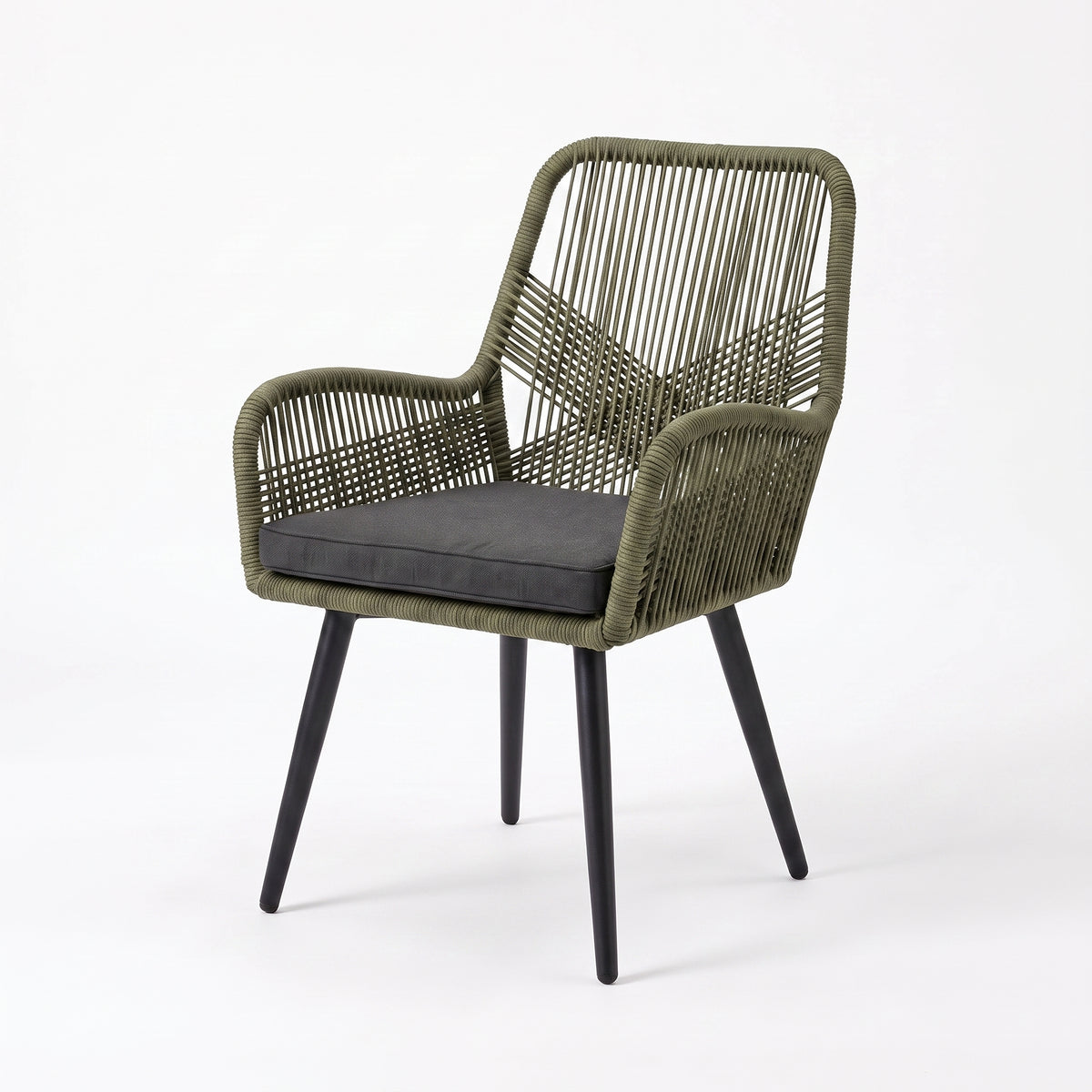 Villenova Tuinstoel | Dining - Olive Green in een sfeervolle tuin - Outnest tuinmeubelen