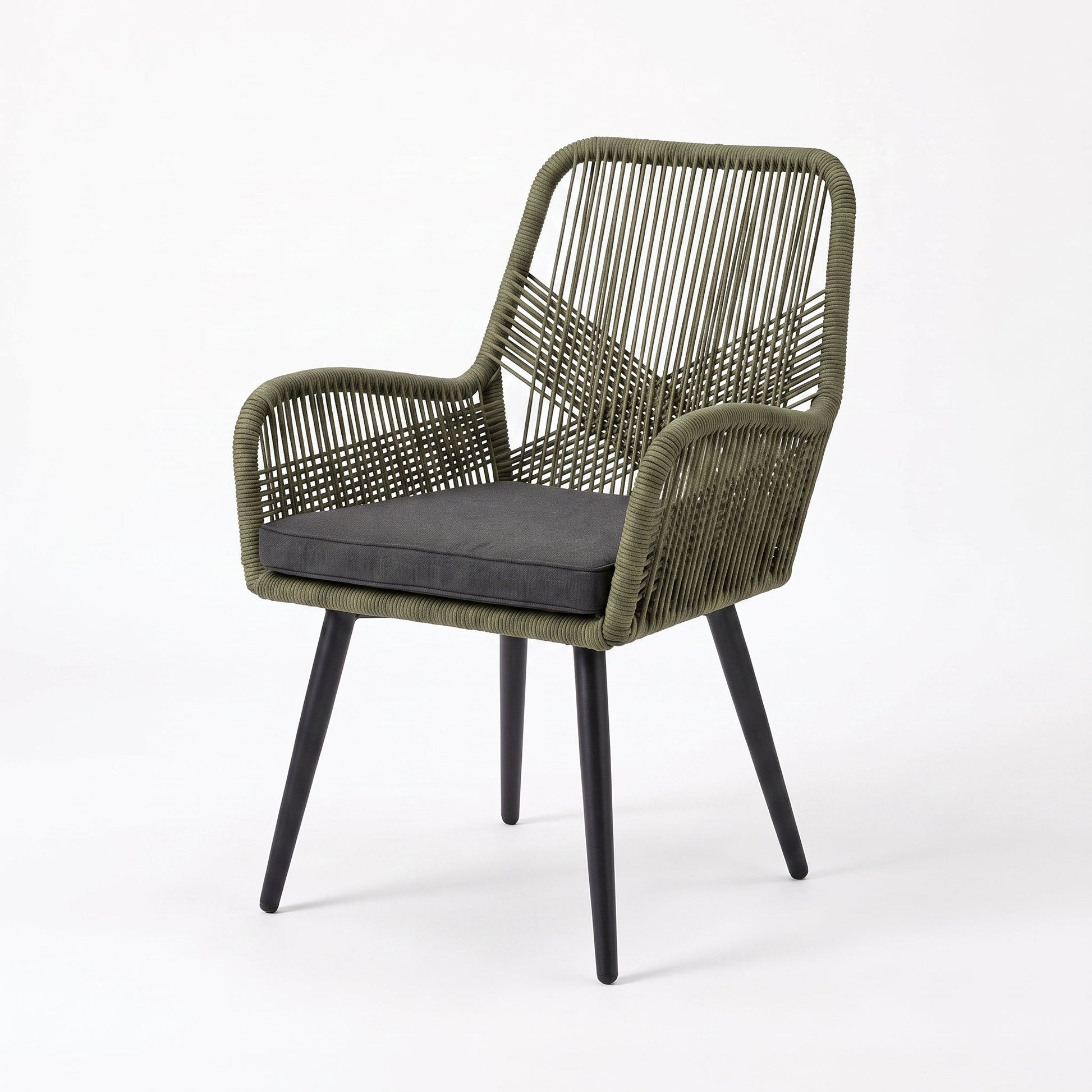 Villenova Tuinstoel | Dining - Olive Green in einem stimmungsvollen Garten - Outnest Gartenmöbel