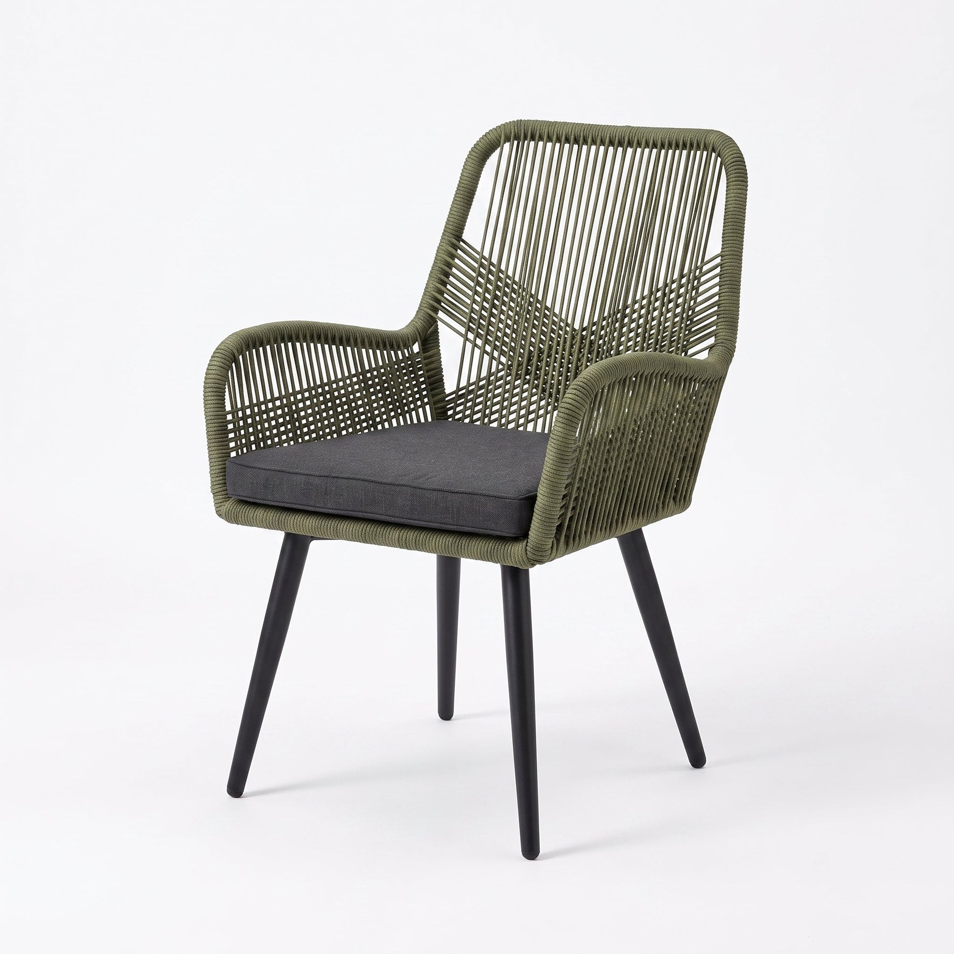 Villenova Tuinstoel | Dining - Olive Green in einem stimmungsvollen Garten - Outnest Gartenmöbel
